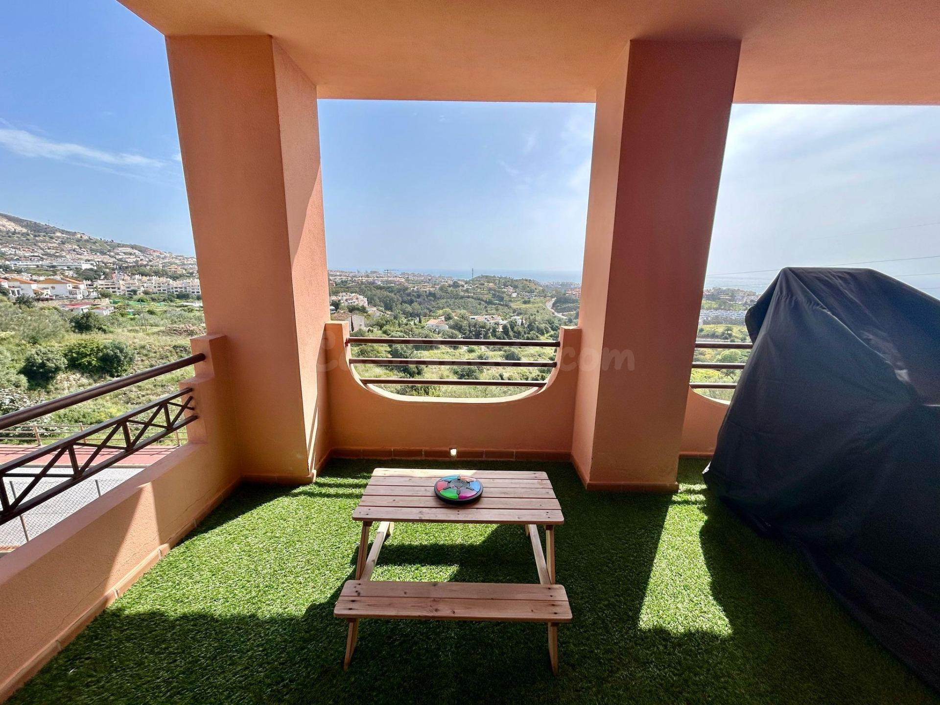 MARAVILLOSO CHALET  CON VISTAS AL MAR EN BENALMADENA