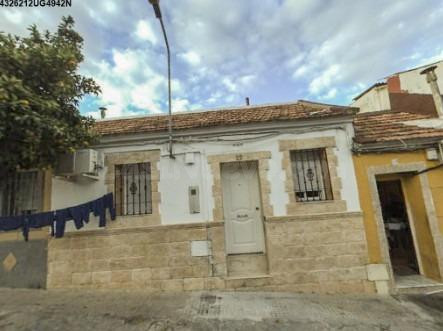 Venta de adosado sin posesión en el Campo de la Verdad de Córdoba