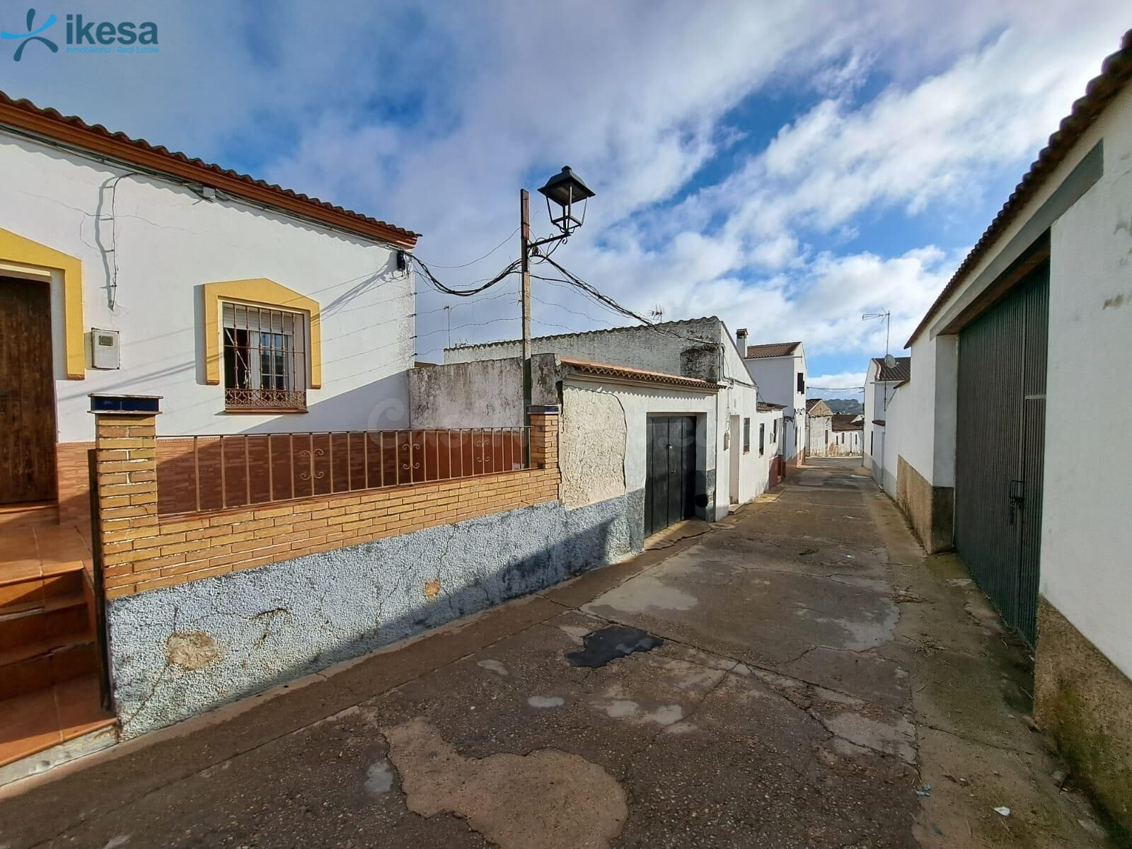 CASA EN VENTA EN CALAÑAS, ACTIVO INMOBILIARIO SIN POSESIÓN - foto 2