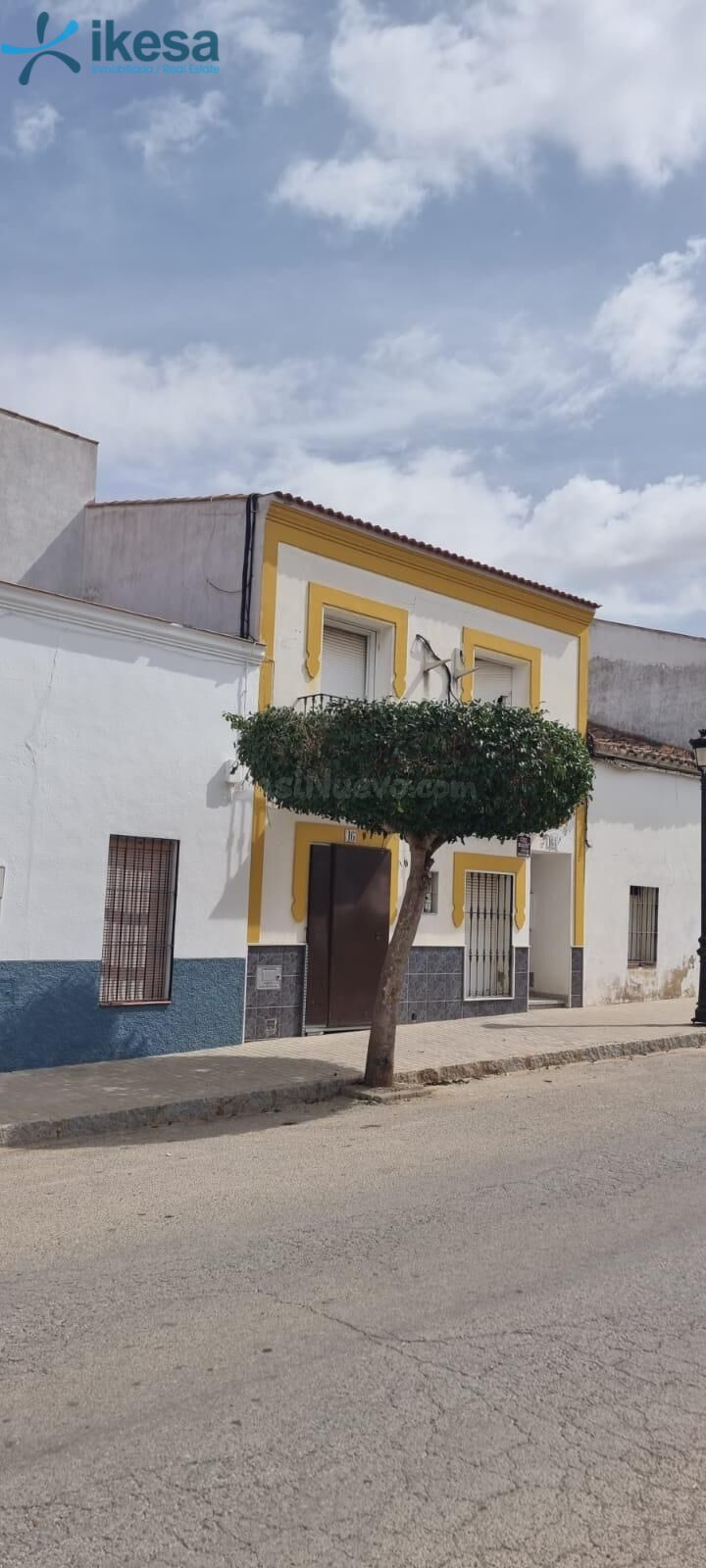Venta de Casa Adosada en el Centro de Bienvenida (Badajoz)