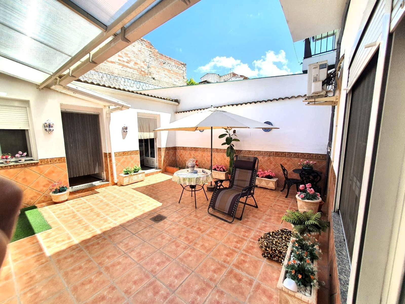 Bonita Casa de Pueblo, en Peal de Becerro ( Jaén)
