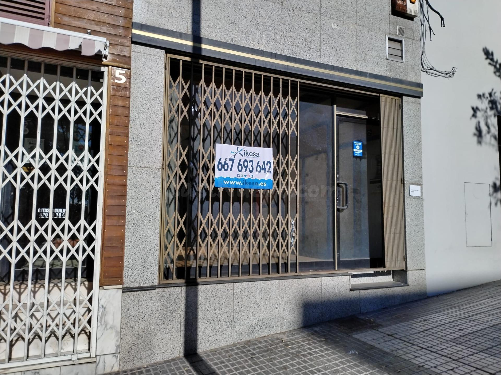 Venta de 2 locales en Avda. Felipe Trigo - Badajoz