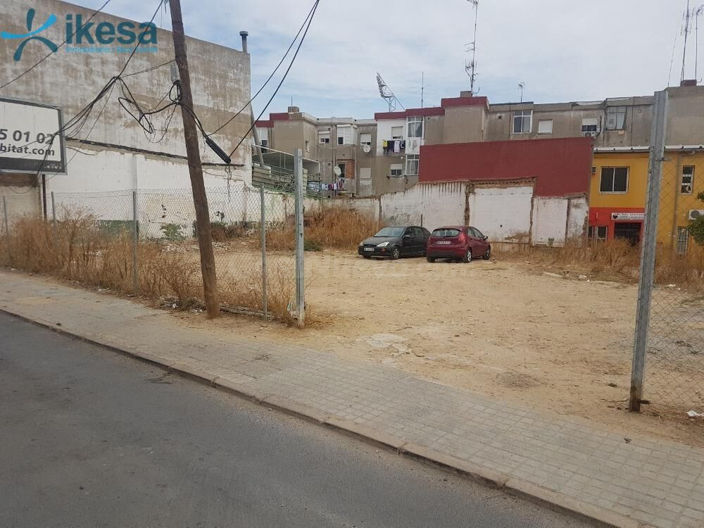 TERRENO URBANO EN CALLE ALMENDRO -  IDEAL PARA INVERSORES