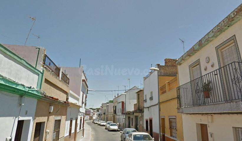 VENTA DE CASA ADOSADA EN CORIA DEL RÍO (SEVILLA)