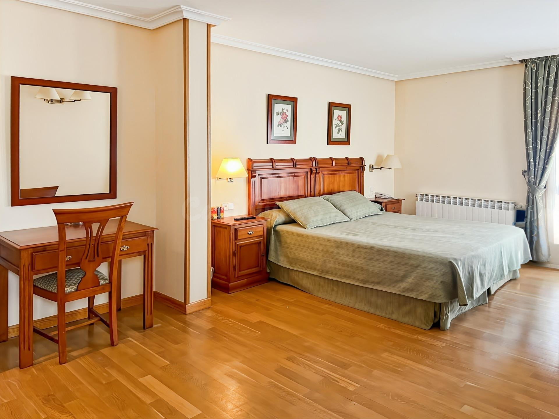 IMPRESIONANTE PROPIEDAD DE 506 M2 EN BUITRAGO: GRAN CASA FAM