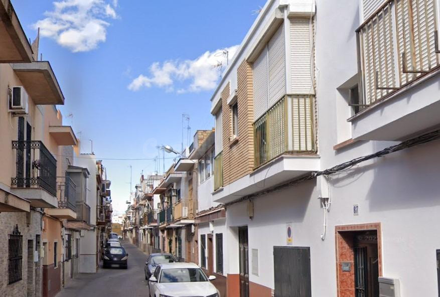 VENTA DE PISO EN ZONA DE COCHERAS (SEVILLA)