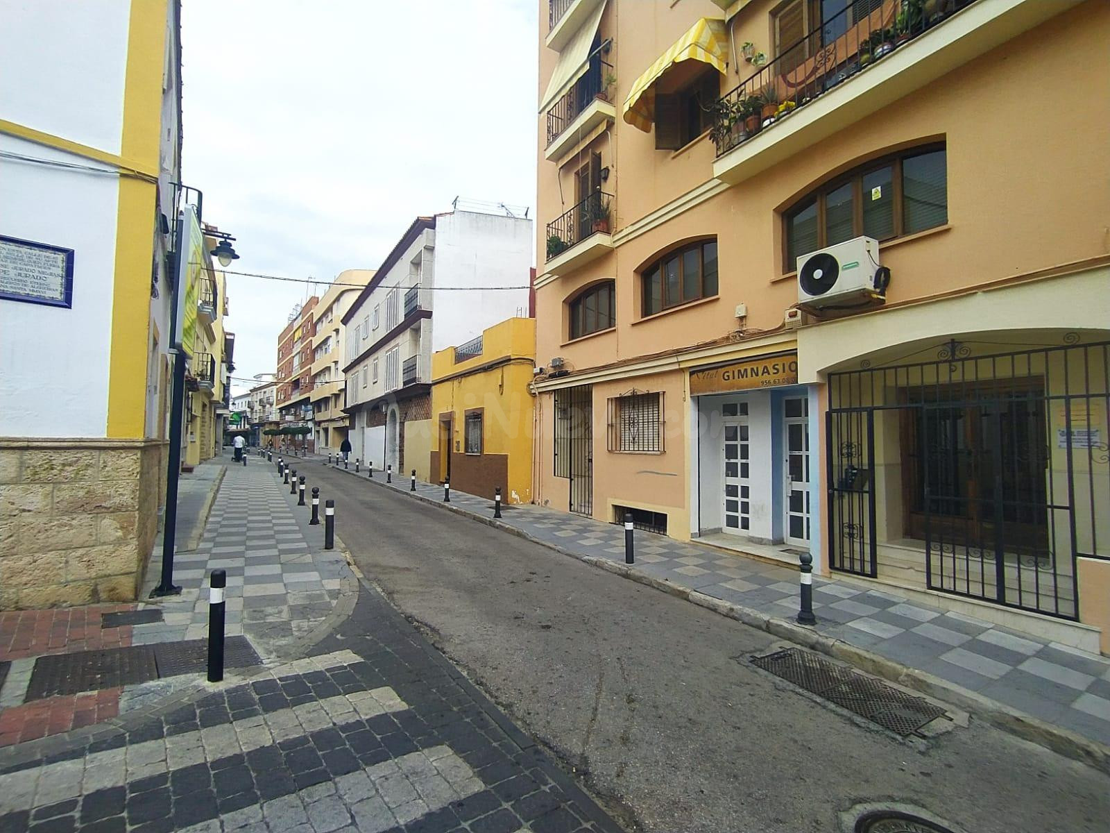 MAGNIFICO LOCAL EN EL CENTRO DE ALGECIRAS