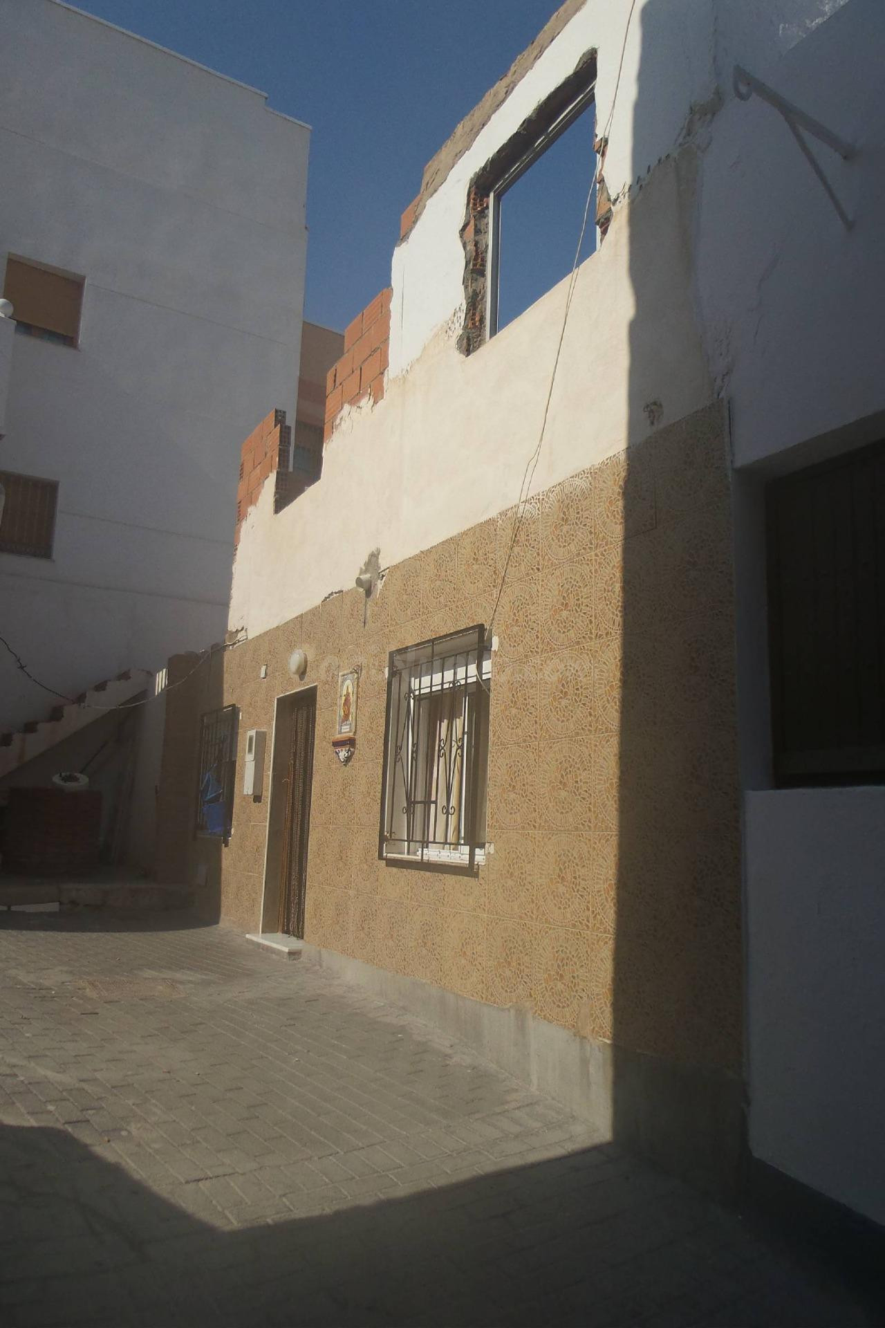 VENTA DE CASA SIN POSESIÓN EN ADRA (ALMERÍA)