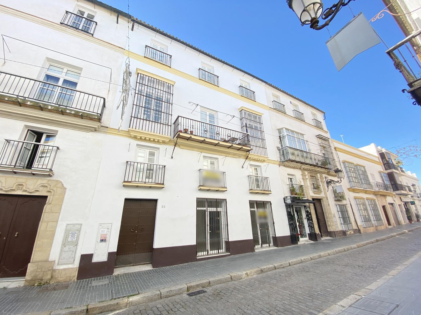 OFICINA EN ALQUILER – ENTREPLANTA EN EDIFICIO PALACIO, PLENO CENTRO