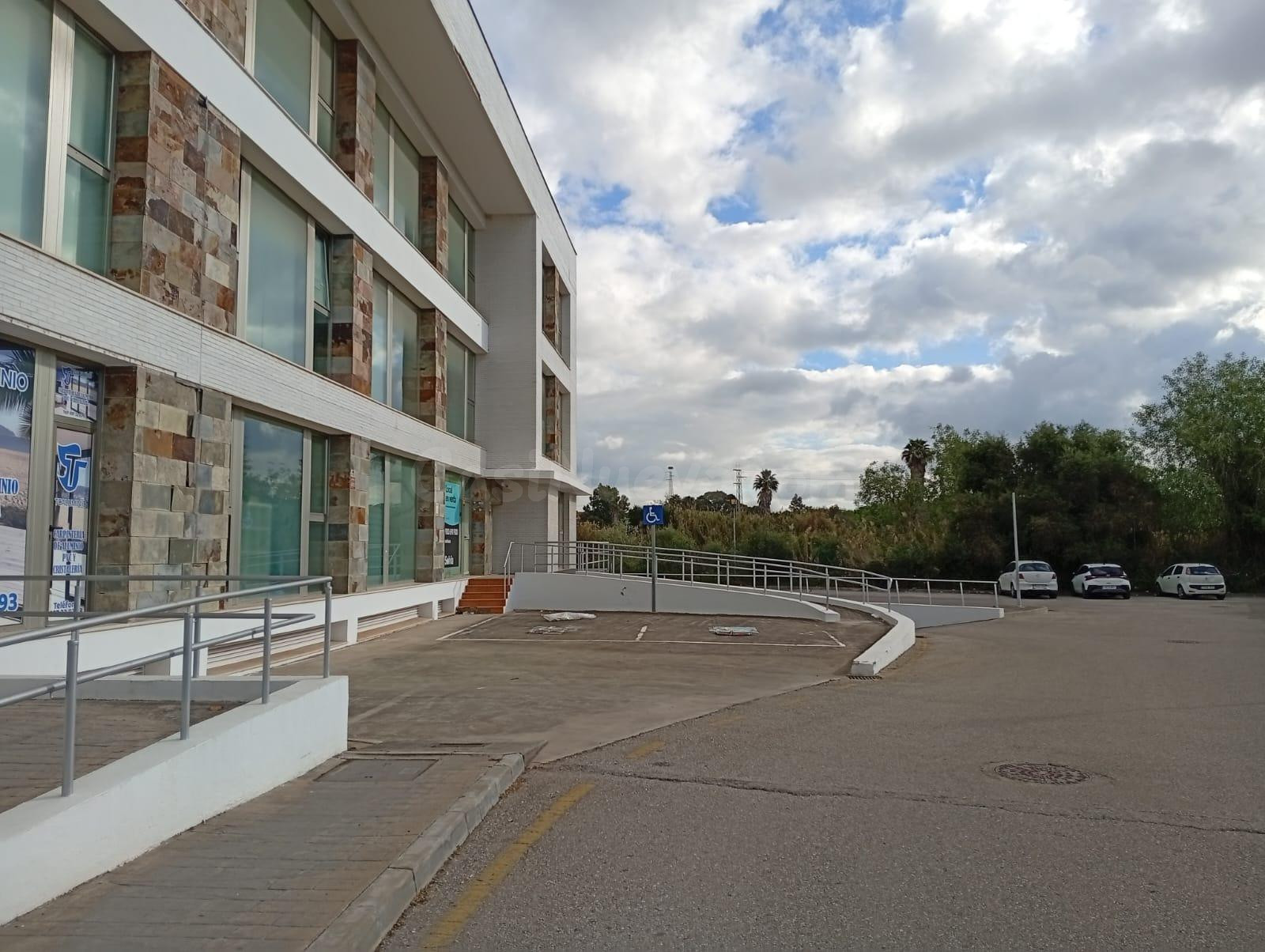LUMINOSA OFICINA EN SOTOVILA