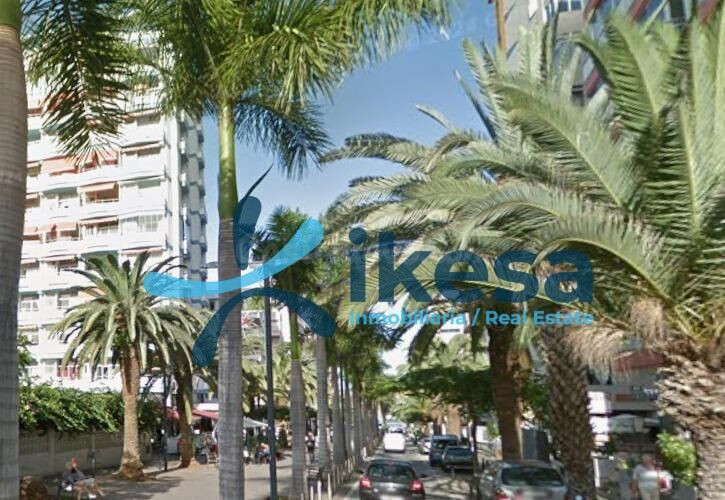 Locales comerciales en una de las avenidas más transitadas de Puerto de la Cruz
