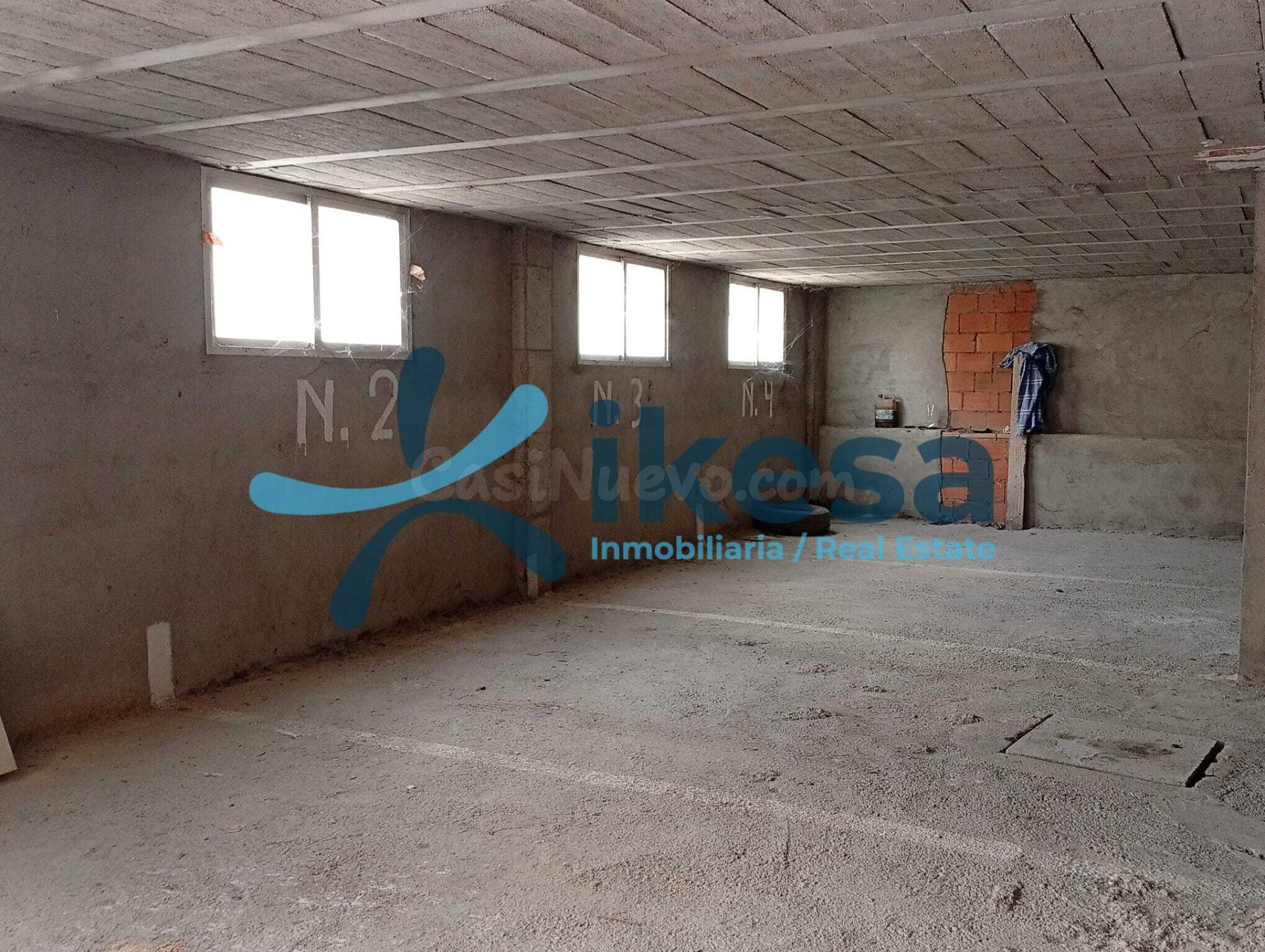 VENTA DE LOCAL + 2 GARAJES EN MACAEL (ALMERÍA)