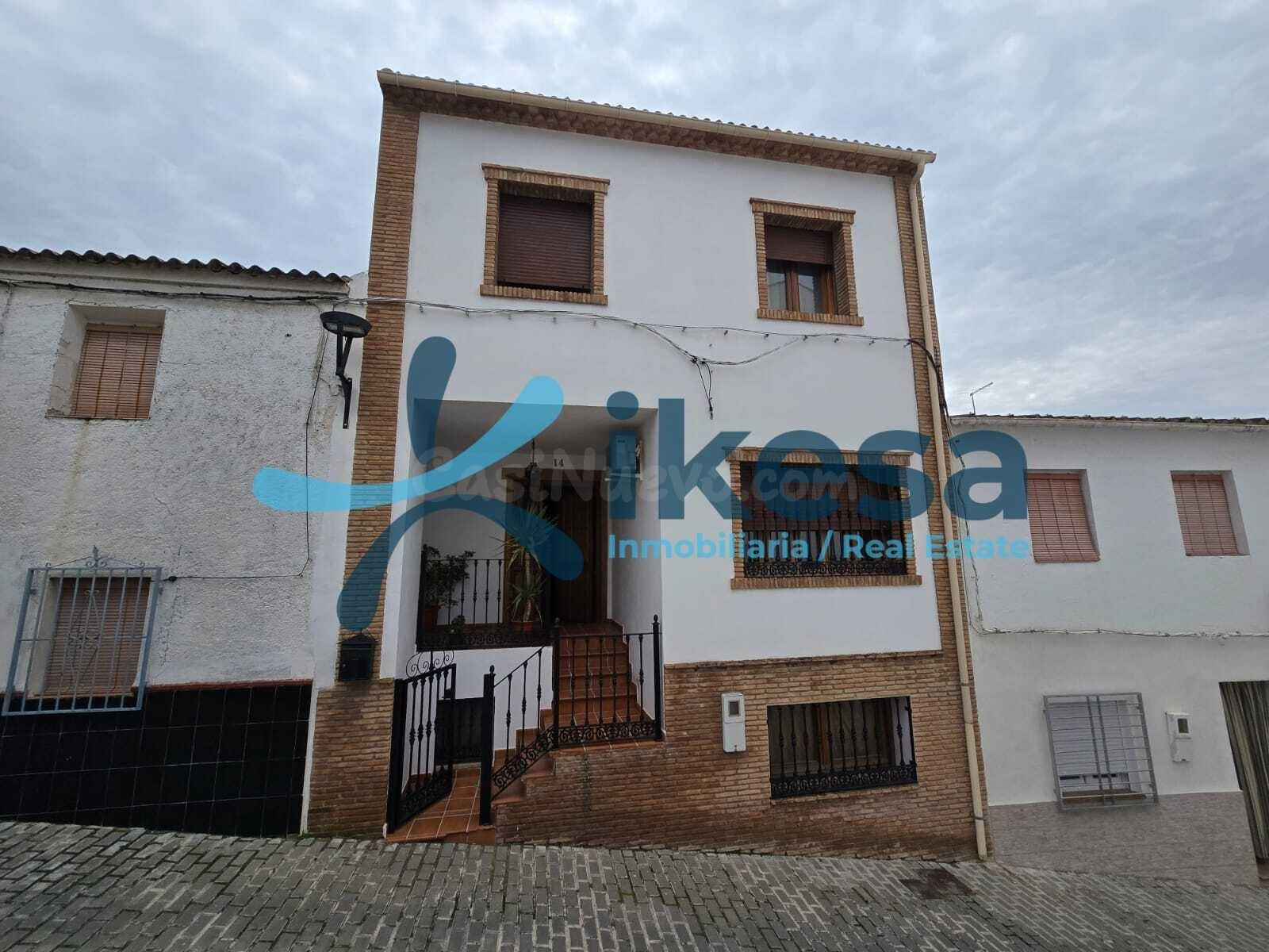 VENTA DE CASA ADOSADA EN ÍLLORA (GRANADA)