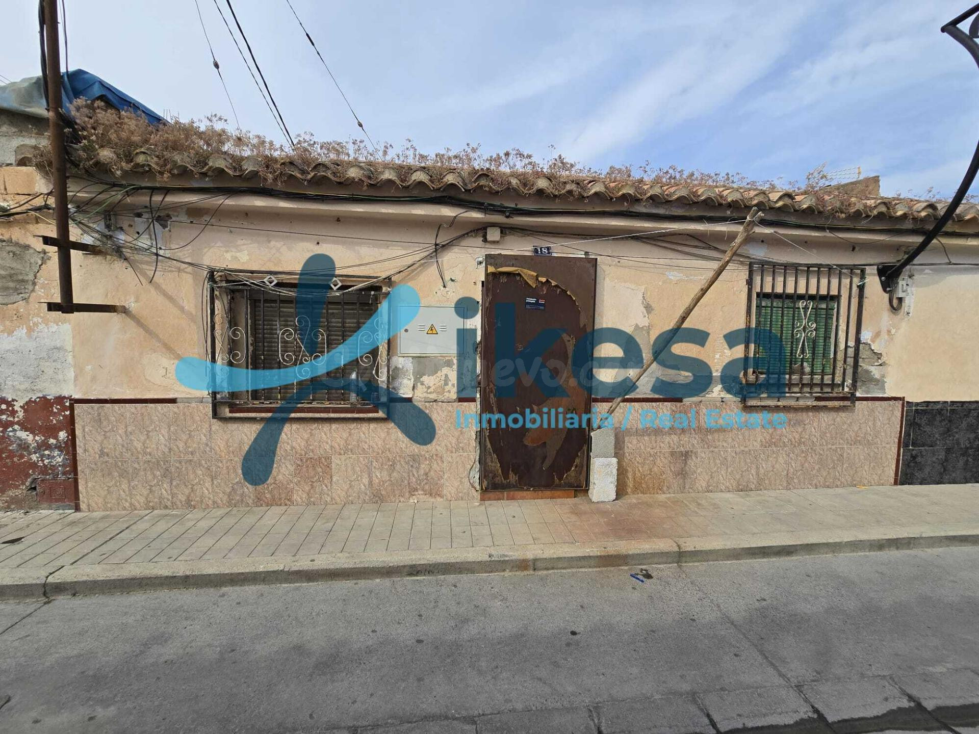VENTA DE CASA EN FUENTE VAQUEROS (GRANADA)