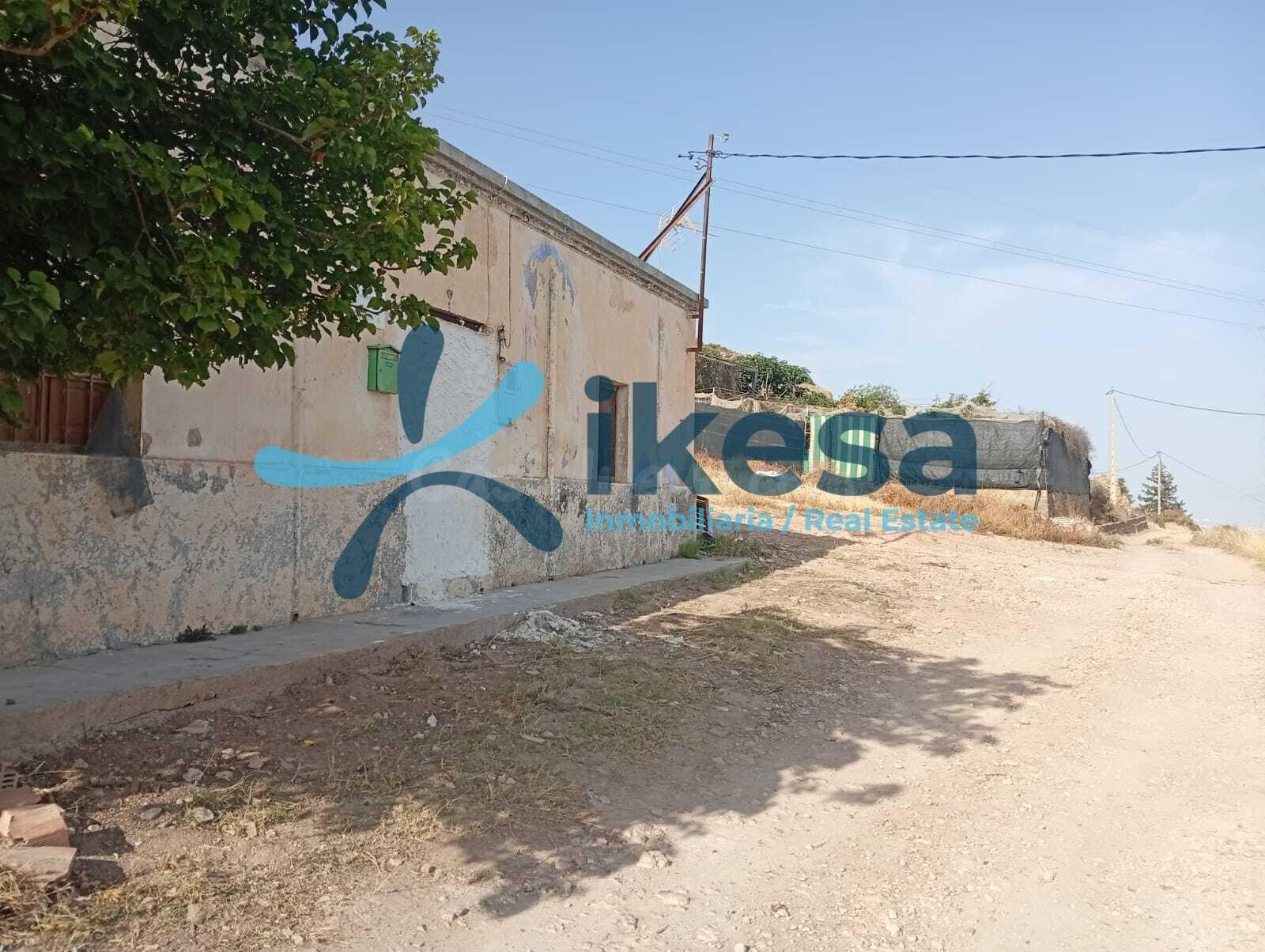 VENTA DE CASA ADOSADA EN EL EJIDO (ALMERÍA)