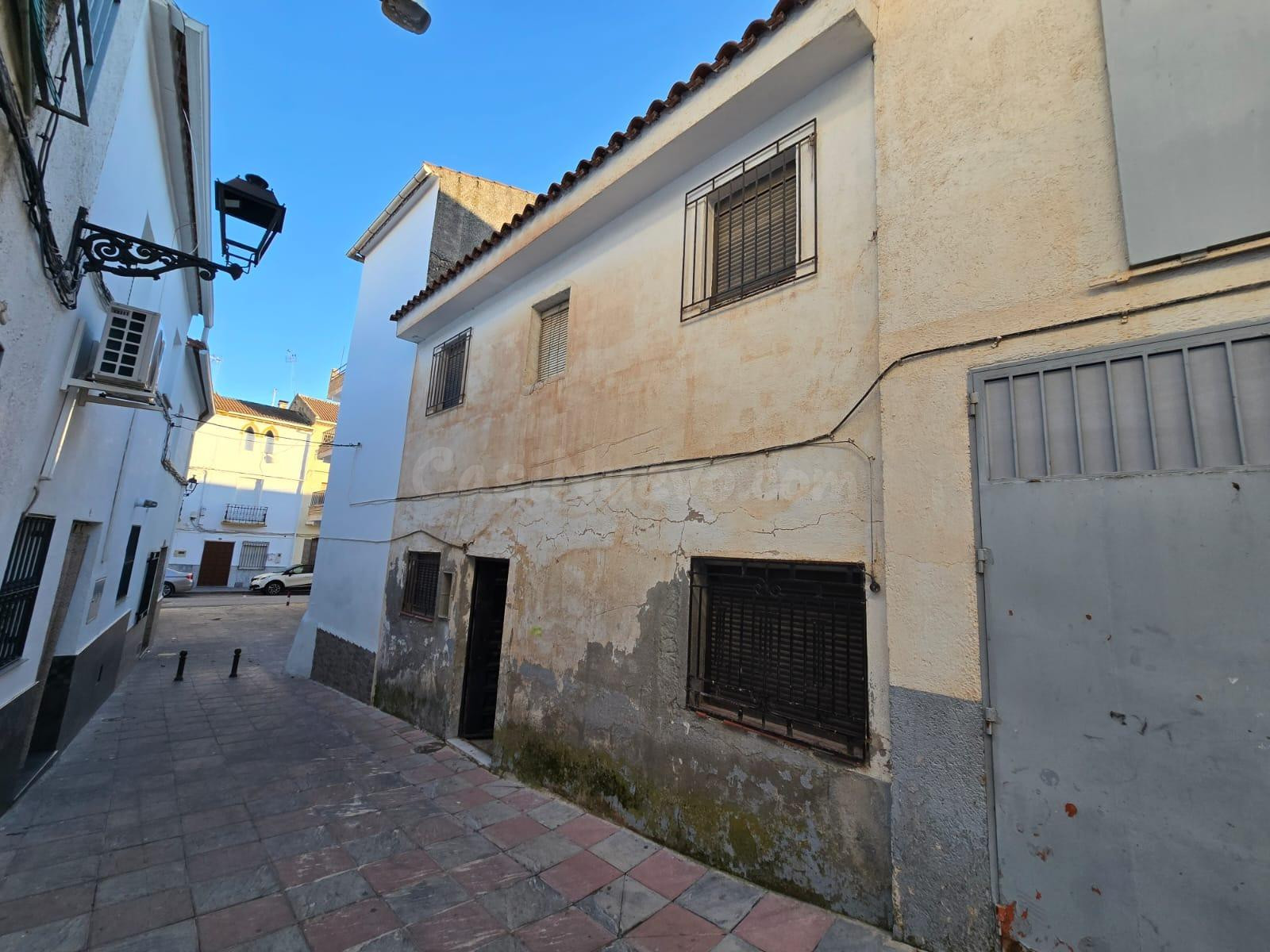 Se vende Casa Adosada en la Localidad de Guadahortuña