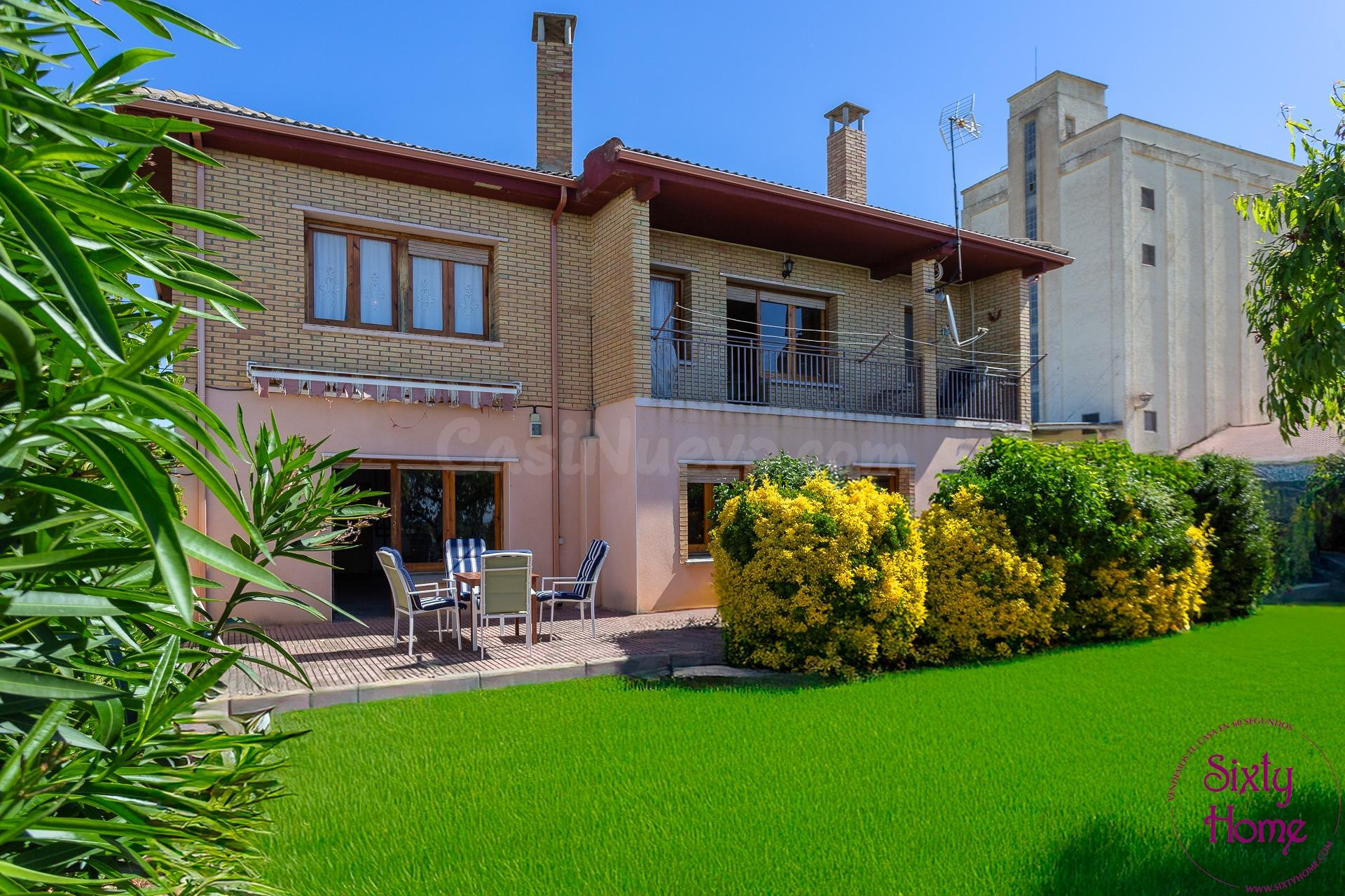 Casa de 5 dormitorios con terreno en Angüés