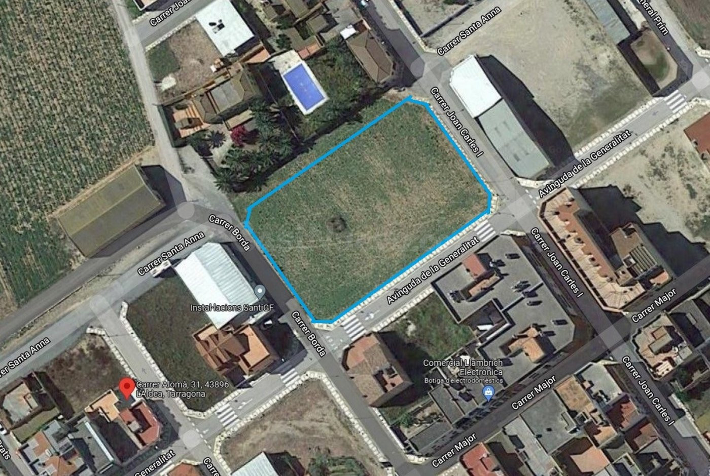SOLAR URBANO CON FACHADA A CUATRO CALLES EN L'ALDEA