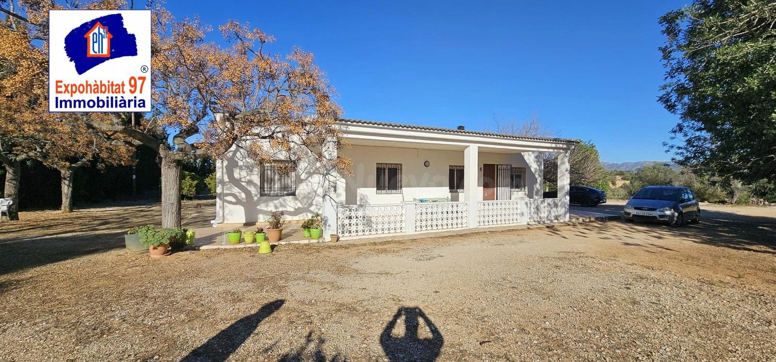 FINCA A 4 KM DE RAVAL DE CRIST  (TORTOSA) CON CASA Y PISCINA CON BUEN ACCESO - Z/ GALATXO
