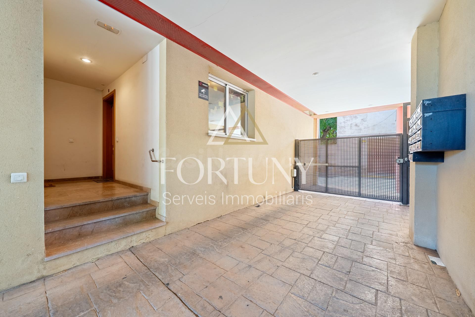 Piso en venta en Calle Vinyols, Montbrio. - foto 2