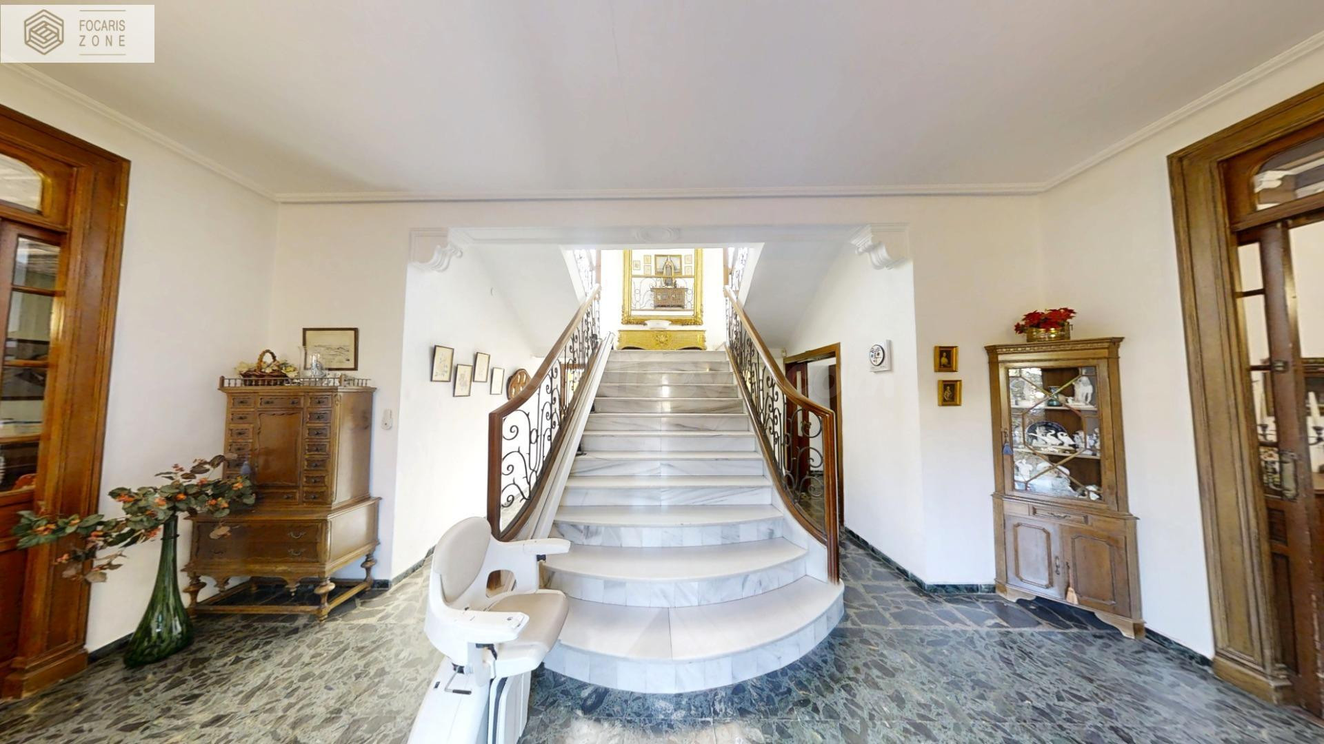 Exclusiva Casa Centenaria con Encanto Arquitectónico y Ubicación Privilegiada en Málaga