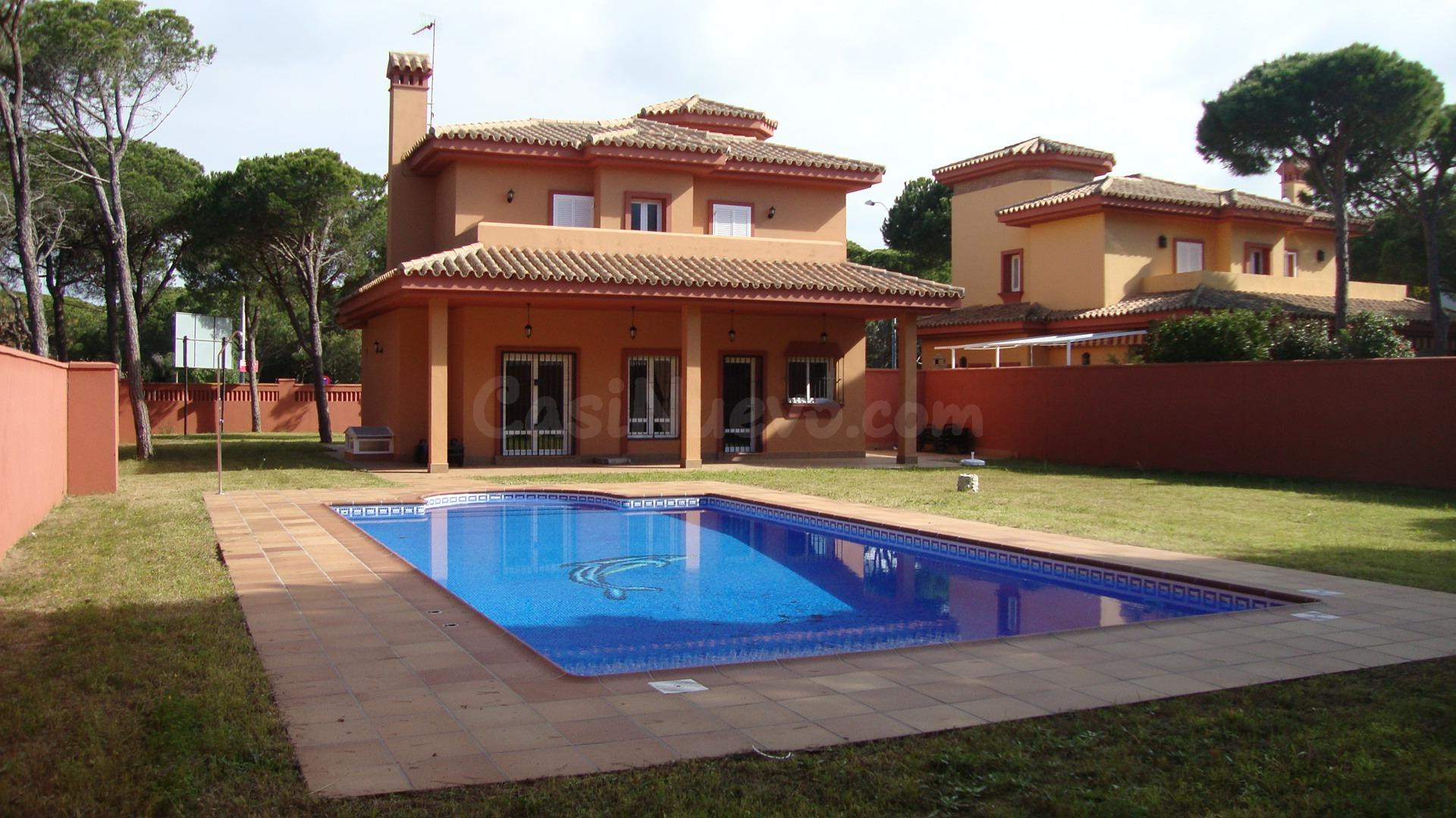 ¡MAGNÍFICO CHALET EN CARRETERA DE LA BARROSA!