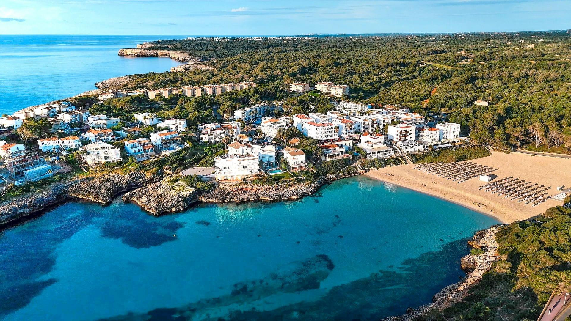 Apartamentos a amueblados con servicios hoteleros y estilo mediterráneo