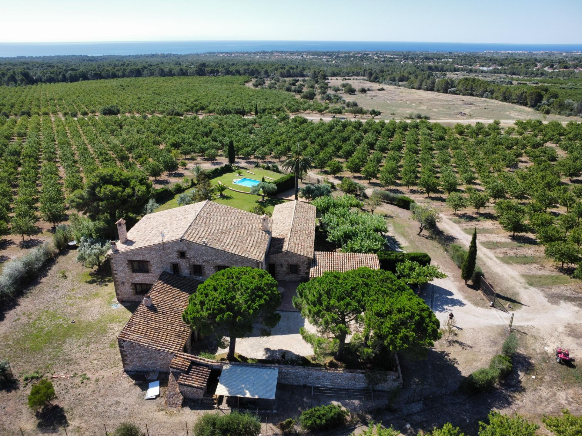 Única Masía de 900m2 en Parcela de 10.000 M2 de Terreno, con Vistas al Mar, Delta del Ebro