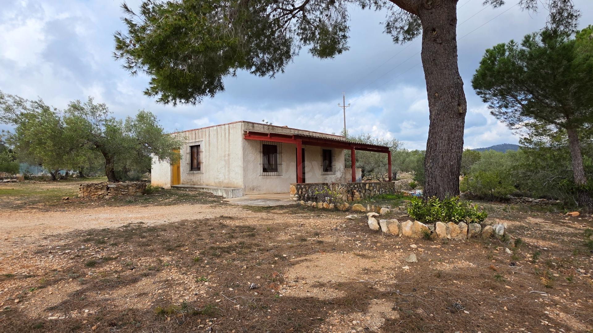 Encantadora Finca Rústica con Casa de Campo a 5 km de L’Ametlla de Mar