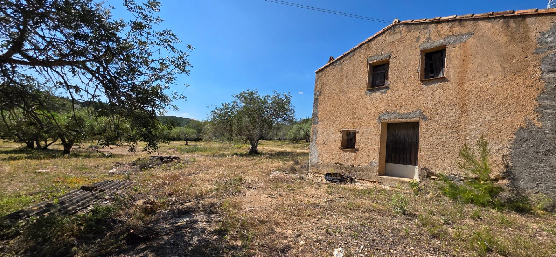 Finca Rústica en Parque Natural a 12 km del Mar – Perfecta para Inversión Rural o Turística
