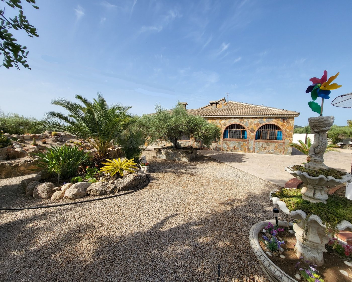 Magnífica Finca plana y ajardinada, con casa unifamiliar de  - foto 5