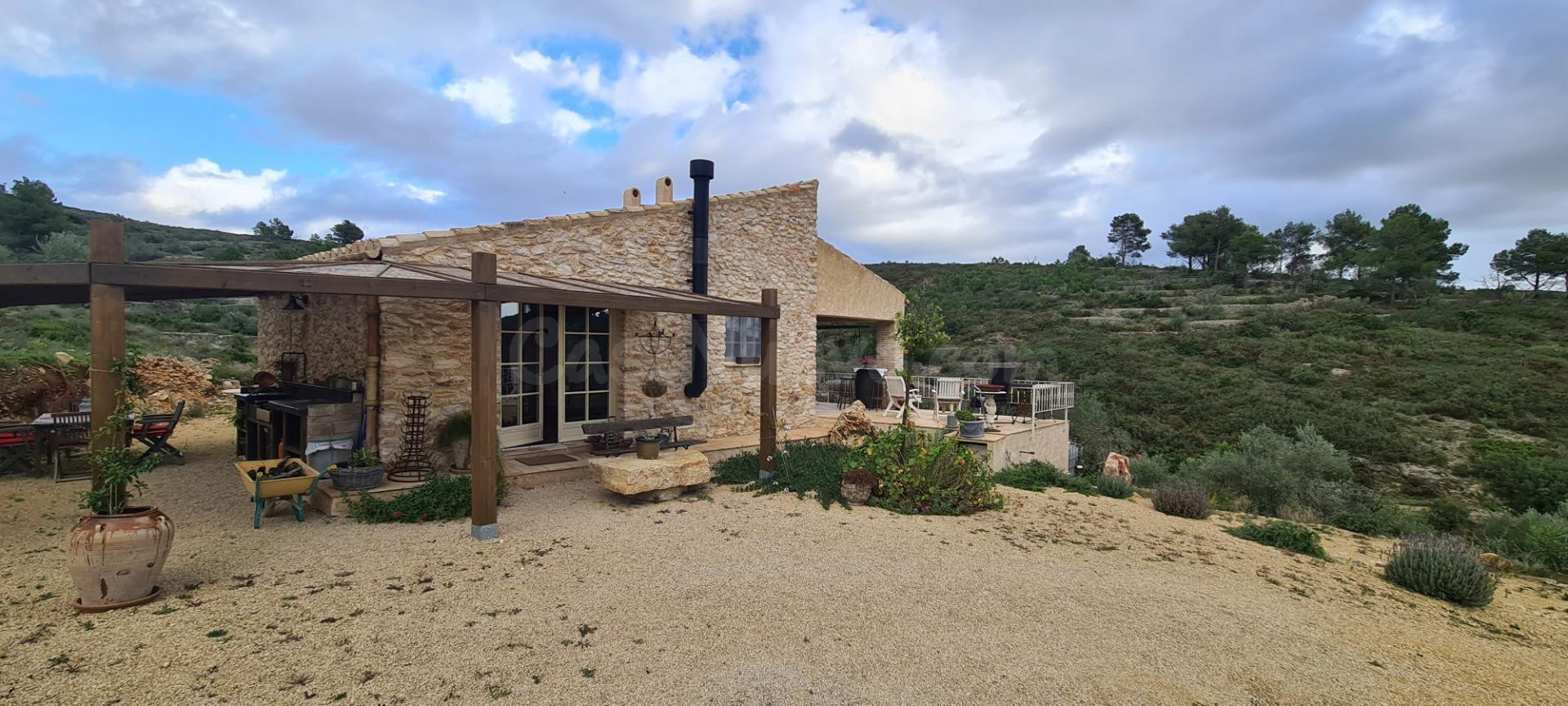 Finca rústica exclusiva con casa restaurada y máxima privacidad en plena naturaleza – El Perelló