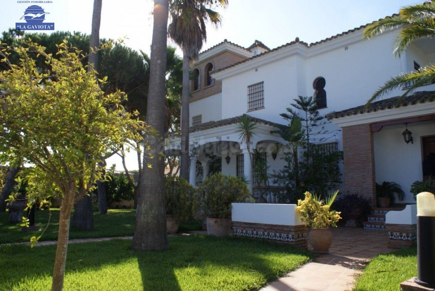 CHALET EN LA SEGUNDA PISTA DE LA PLAYA DE LA BARROSA