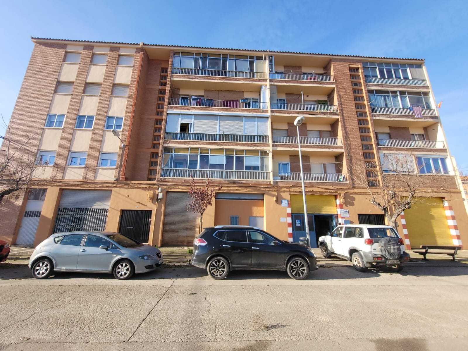 Amplio Piso Exterior en Tarazona con Terraza y Buena Ubicación