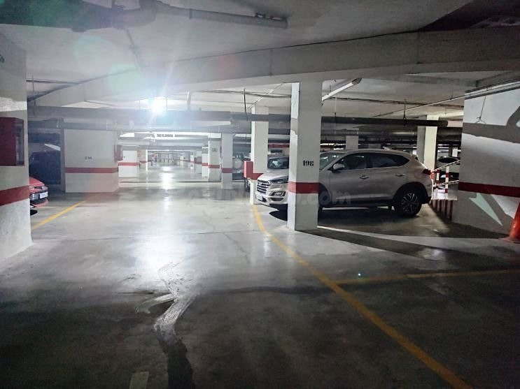 AMPLIA PLAZA DE GARAJE JUNTO AV ALMOGÁVARES!!!