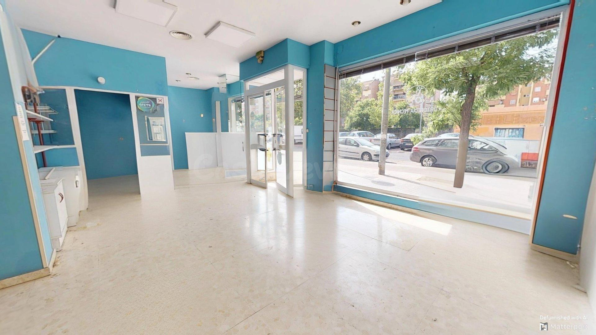 GRAN LOCAL COMERCIAL DE 140 METROS CUADRADOS, CON FACHADA DE 9 METROS EN PLENA AVDA. AEROPUERTO. NO DEJES ESCAPAR ESTA OPORTUNIDAD.