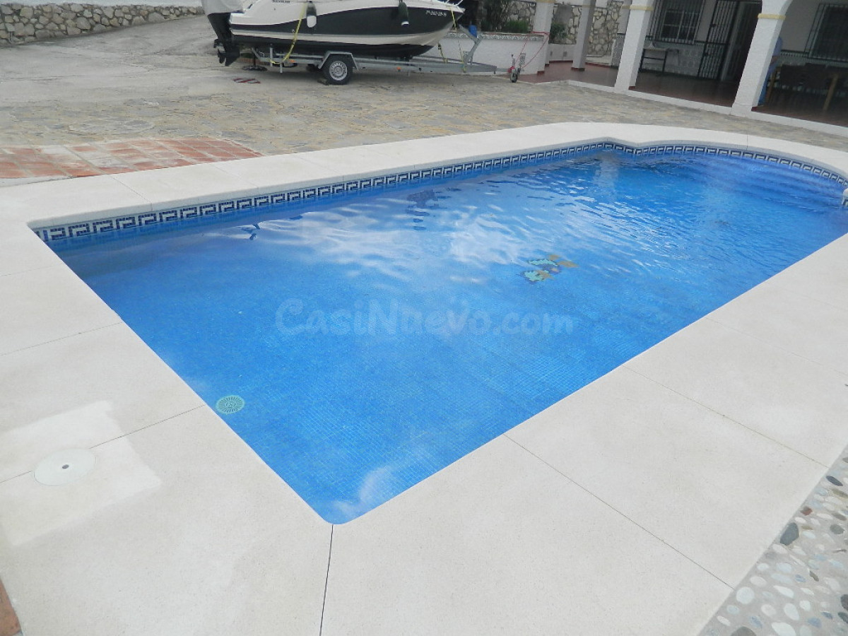 CHALET CON PISCINA, BARBACOA, TRASTERO Y ZONA DE HUERTO. MUY BUENAS VISTAS
