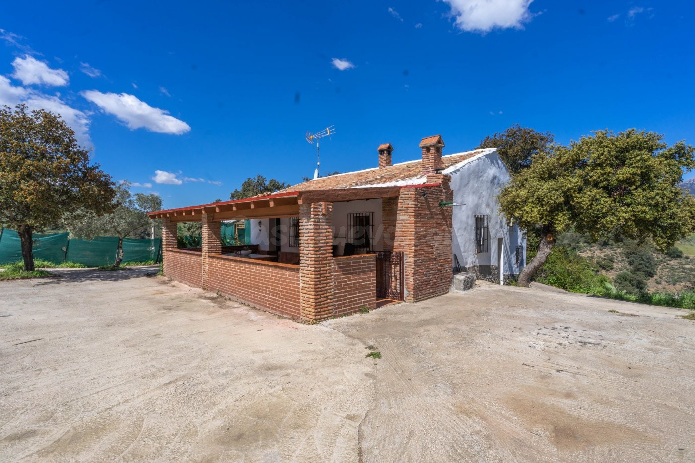 CASA RÚSTICA EN LOS MONTES DE MÁLAGA CON 150000 M2 DE TERRENO