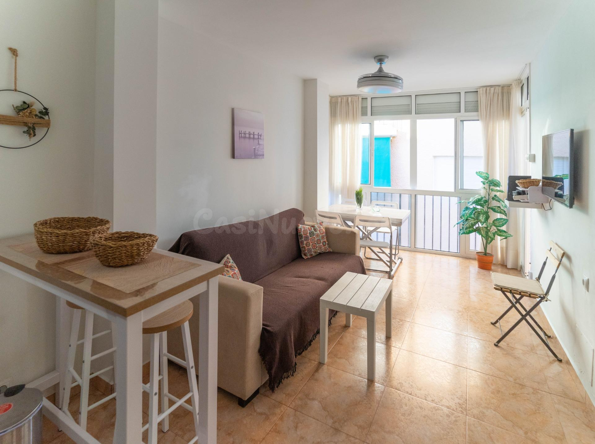 APARTAMENTO EN PLENO CENTRO DE FUENGIROLA CON VISTAS LATERALES AL MAR