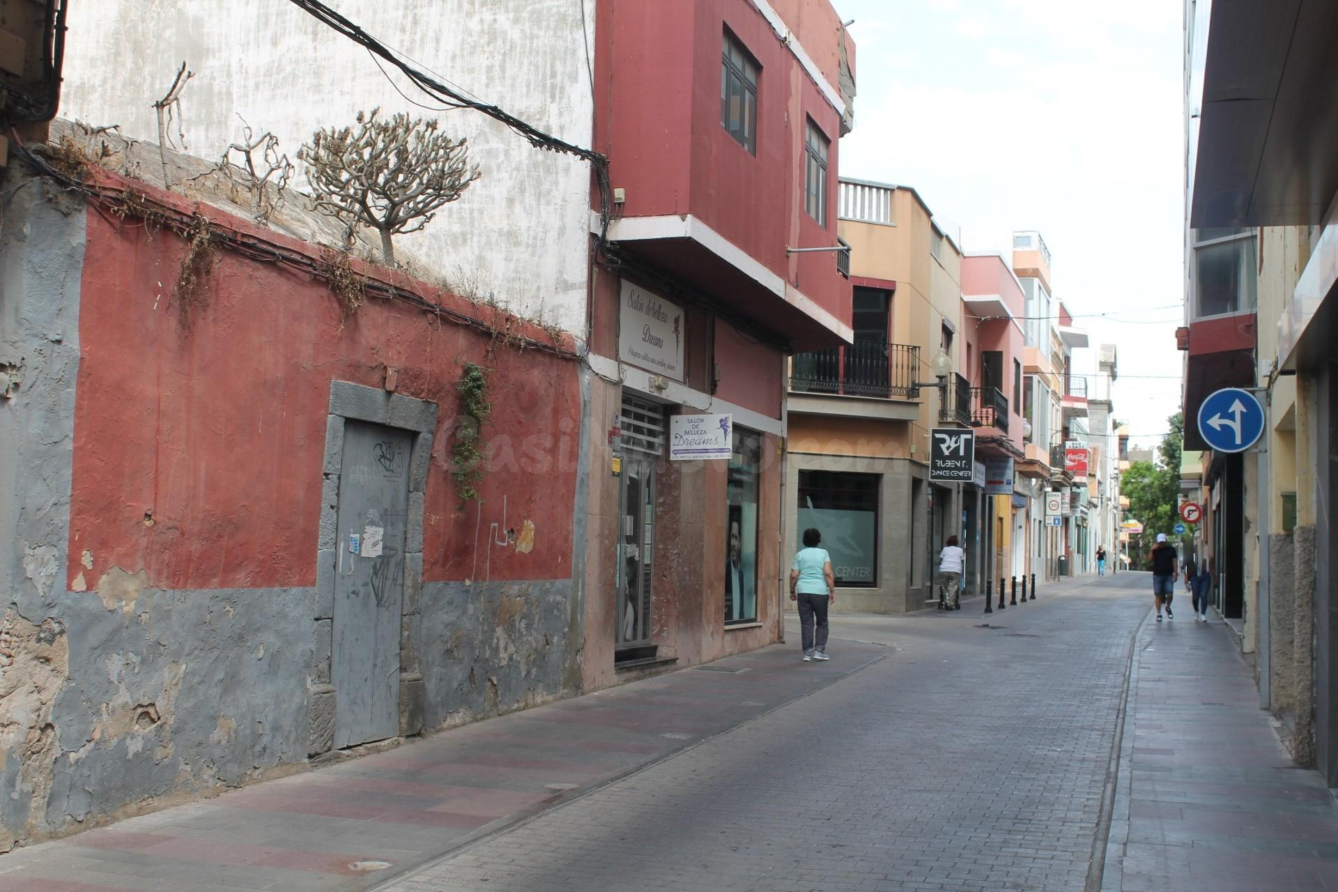 Terreno urbano con edificación en san Gregorio, Telde