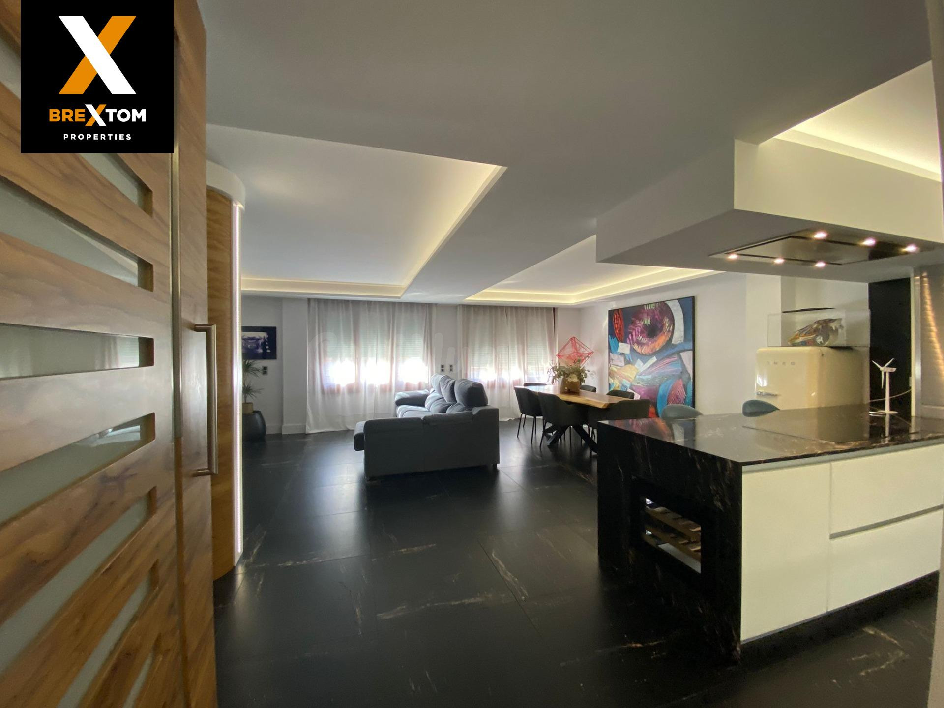 ESPECTACULAR VIVIENDA JUNTO A LA PLAZA CIRCULAR Y CON 2 PLAZAS DE GARAJE