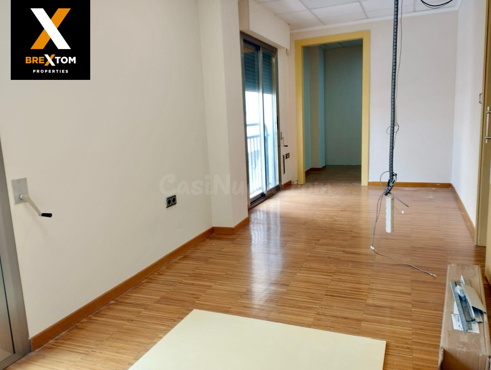 ESTUPENDA Y MODERNA OFICINA DE AIRE MINIMALISTA EN BENIAJAN
