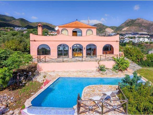 CHALET INDEPENDIENTE con parcela de 5000 m2- BENALMADENA