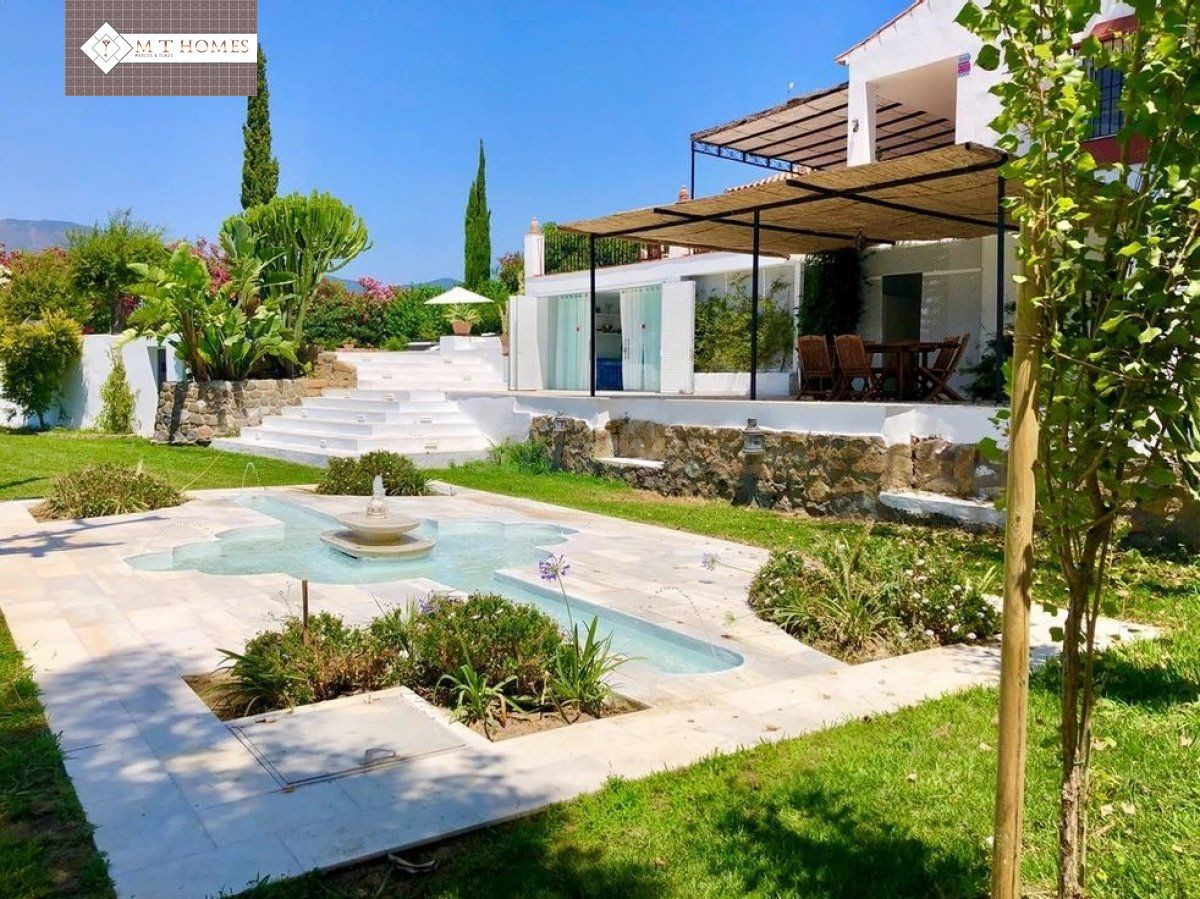 CORTIJO ANDALUZ CON COMODIDADES DE LUJO - UN OASIS CERCA DEL MAR A LOS PIES DE SIERRA BERMEJA