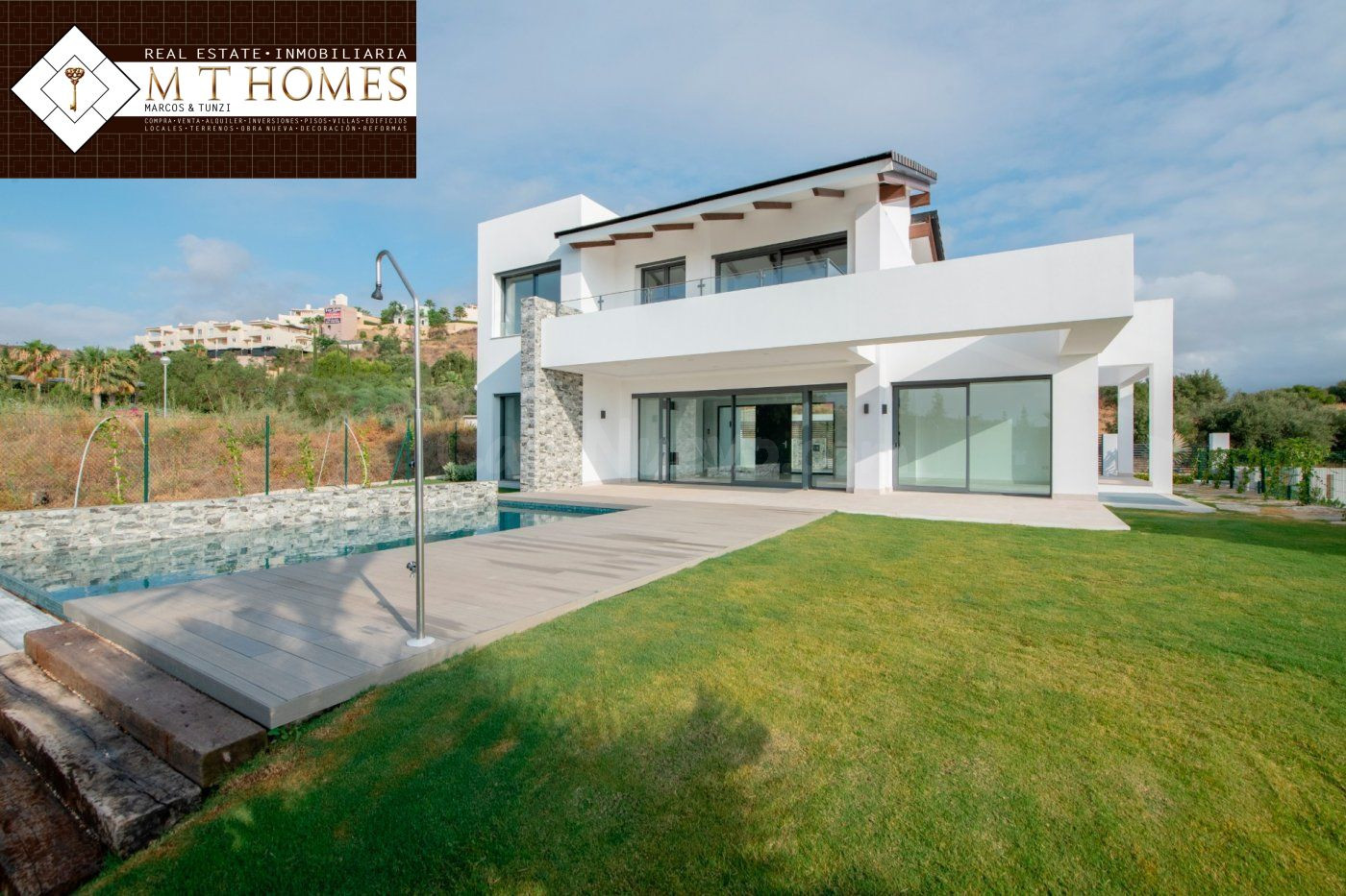 MARAVILLOSA VILLA CON PISCINA Y GARAJE EN CERROS DEL ÁGUILA