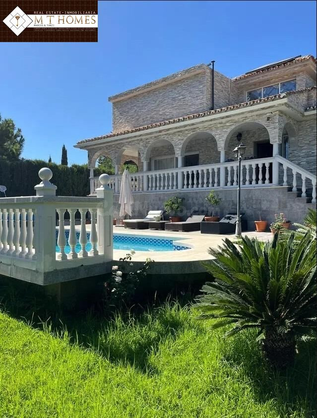 VILLA INDEPENDIENTE CON PISCINA A 400 METROS DEL MAR