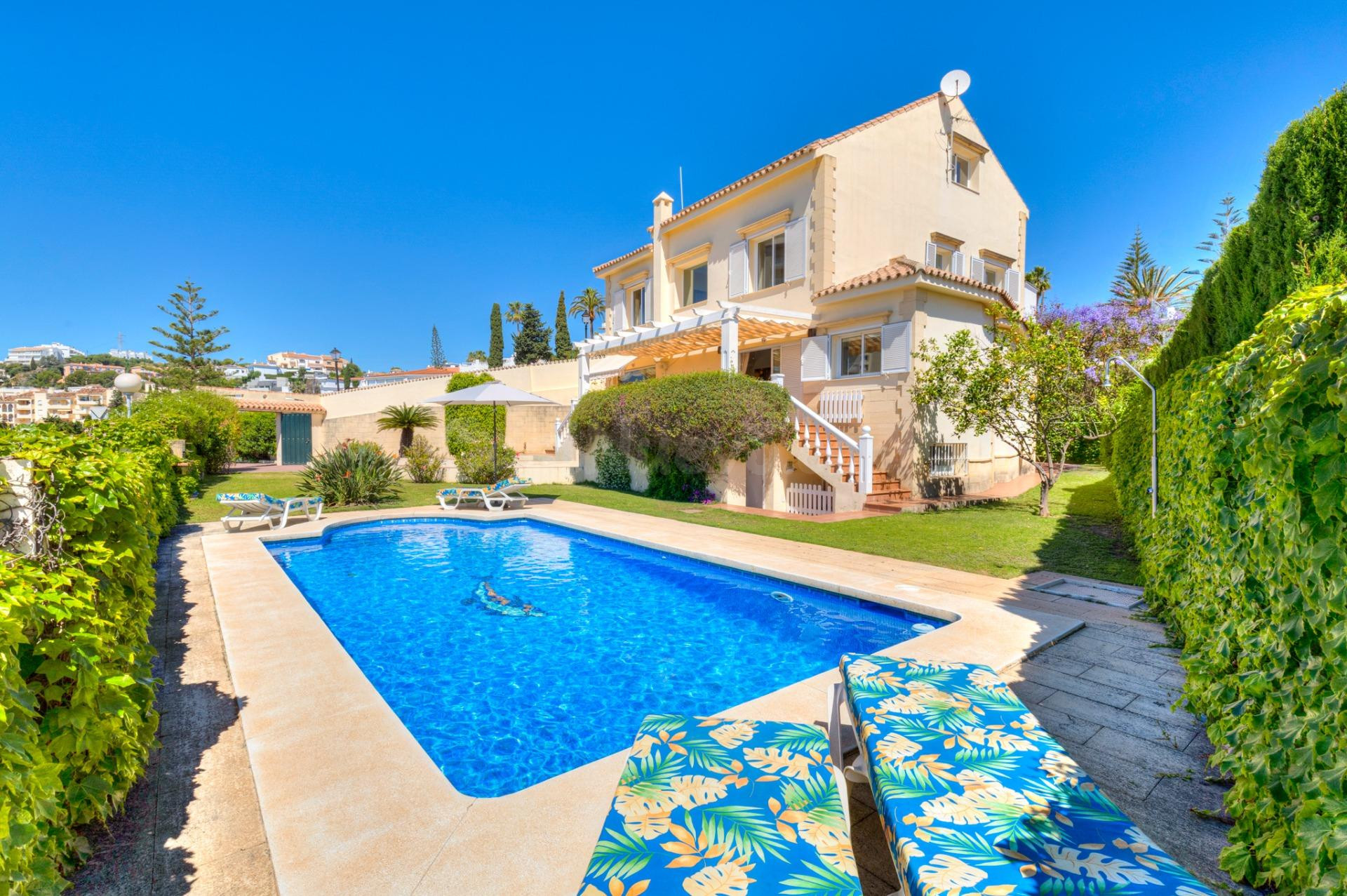 Villa Elegante en Torreblanca con vistas al mar