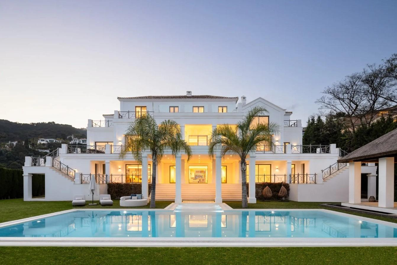 STUNNING CONTEMPORARY-ANDALUSIAN MANSION IN BENAHAVÍS