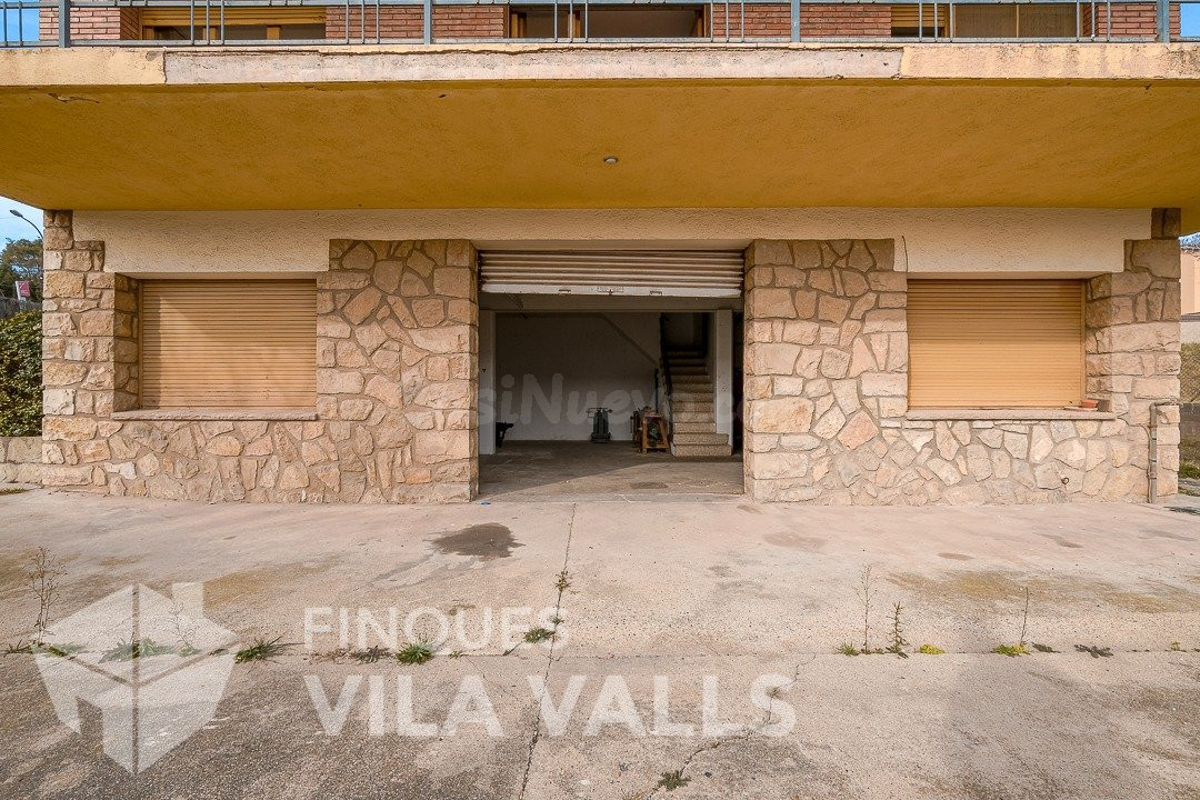 Casa en el pueblo con 324 m2 y gran jardín de 1.100 m2 - foto 4