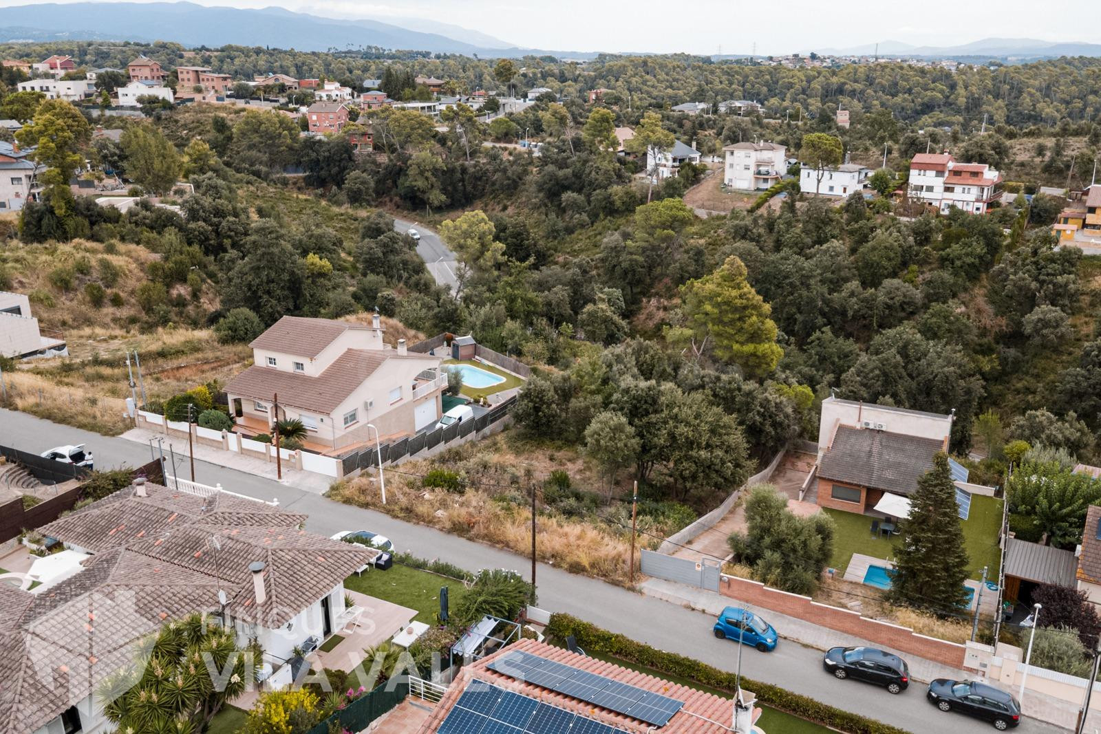 Solar edificable de 944 m2. Muy llano y orientación perfecta